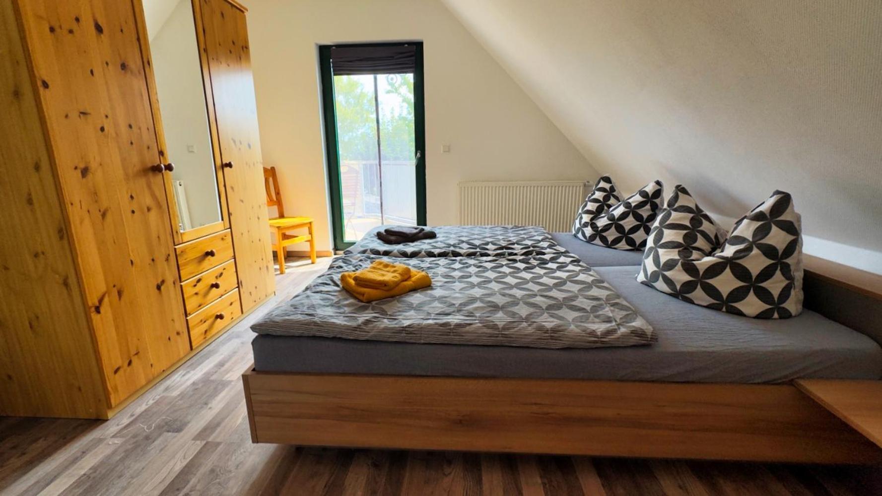 Ferienhaus Zum Findling Гёрен Экстерьер фото